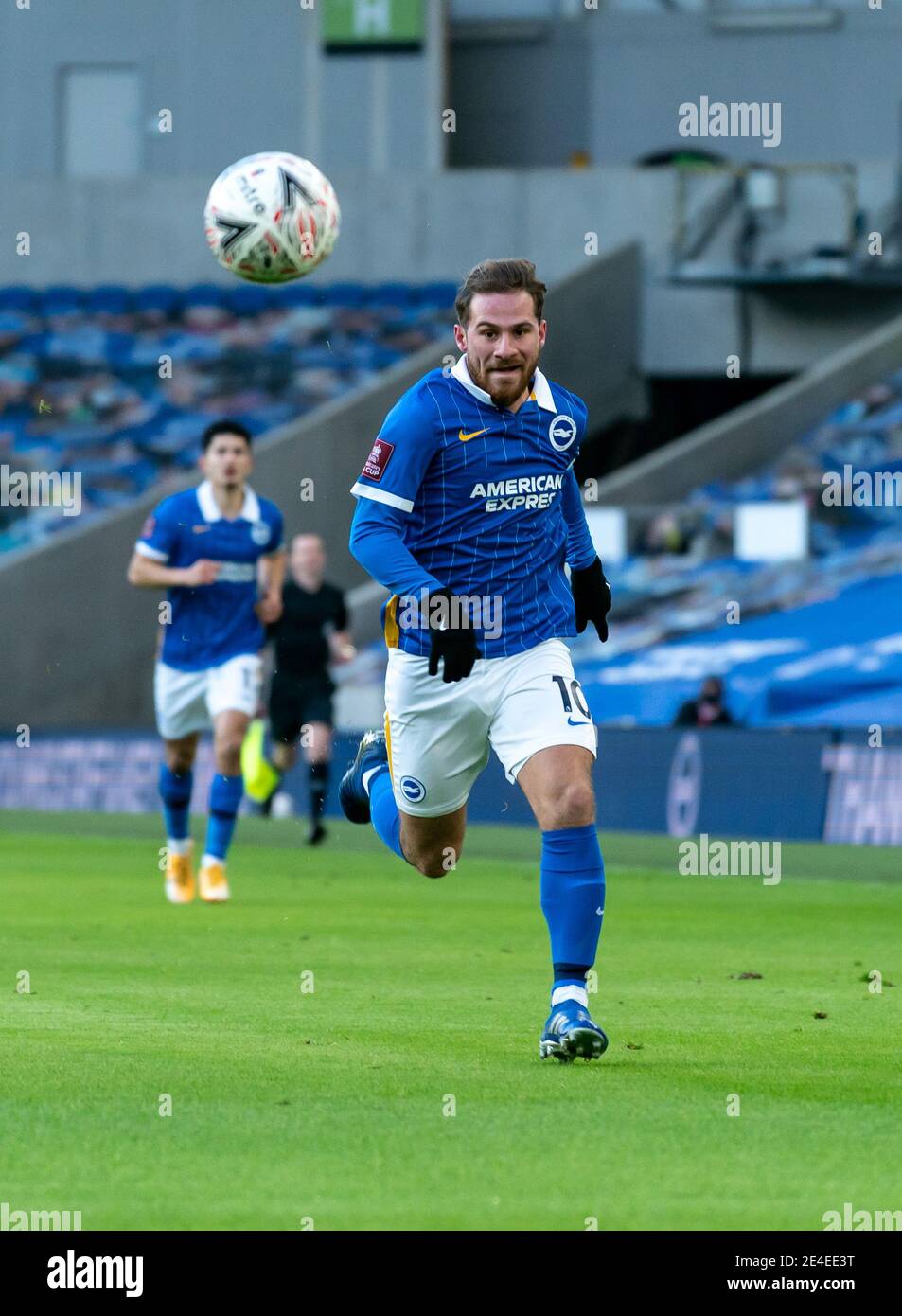 Brighton et Hove, Royaume-Uni. 23 janvier 2021. Alexis Mac Allister de Brighton et Hove Albion lors du 4e match rond de la FA Cup entre Brighton et Hove Albion et Blackpool, le match se déroule derrière des portes fermées sans supporters en raison de l'actuel confinement du gouvernement pandémique COVID-19 au stade AMEX, à Brighton et à Hove, en Angleterre, le 23 janvier 2021. Photo de Liam McAvoy. Crédit : Prime Media Images/Alamy Live News Banque D'Images