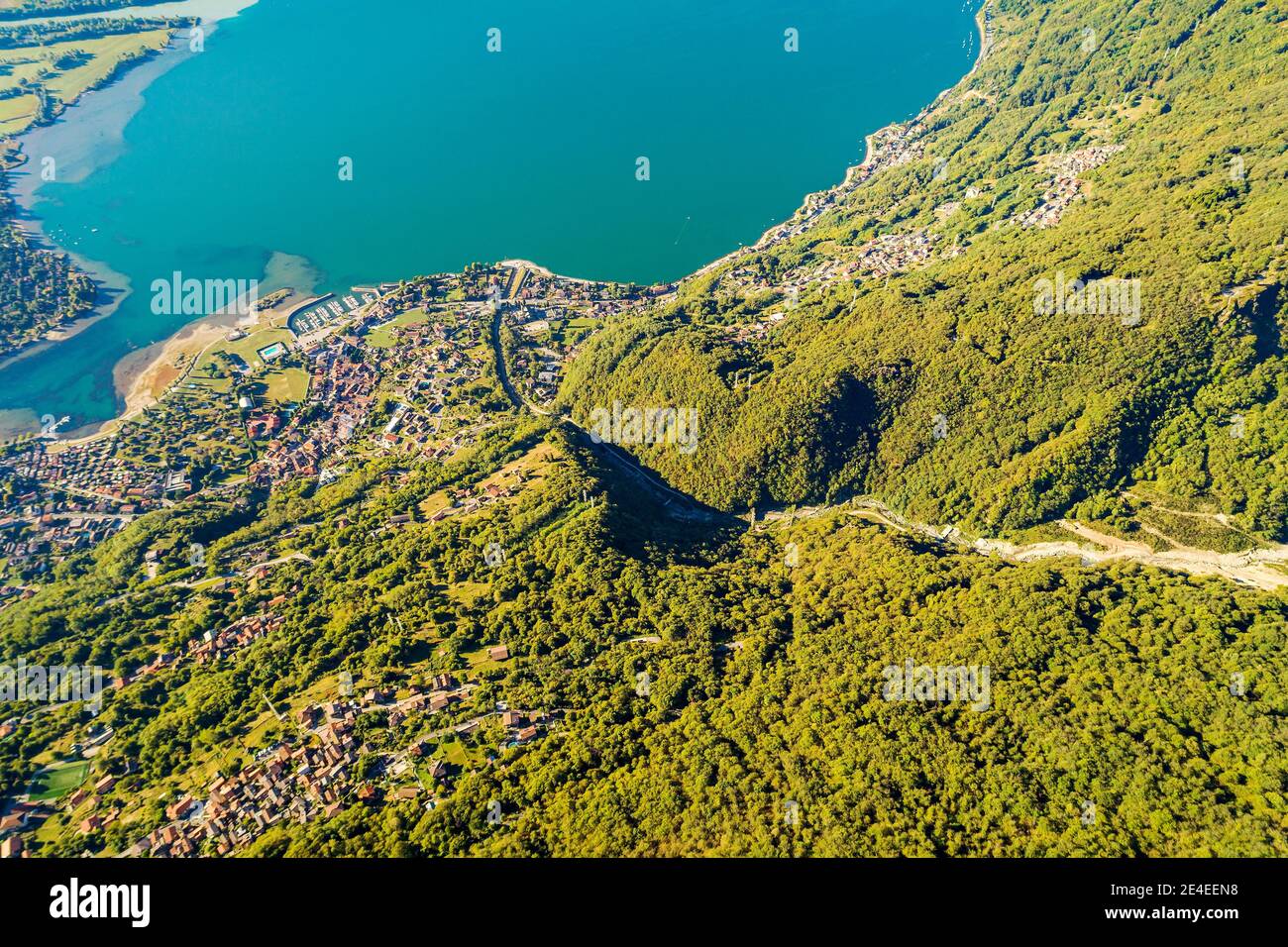 Vue panoramique aérienne de l'Alto Lario vers le sud, Lac de Côme (IT) Banque D'Images