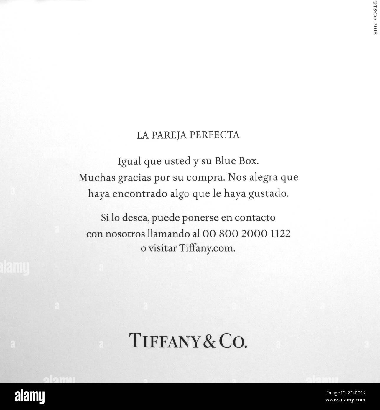 Carte Tiffany & Co avec cadeau, merci Acheter noir et blanc écrit en espagnol Banque D'Images
