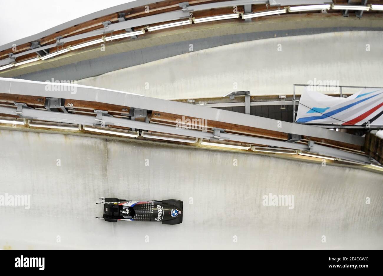 23 janvier 2021, Bavière, Schönau am Königssee: Bobsleigh: Coupe du monde, Monobob, femmes. Elana Meyers Taylor, pilote de bobsleigh originaire des États-Unis, se lance sur la piste artificielle de Königssee. Photo: Tobias Hase/dpa Banque D'Images