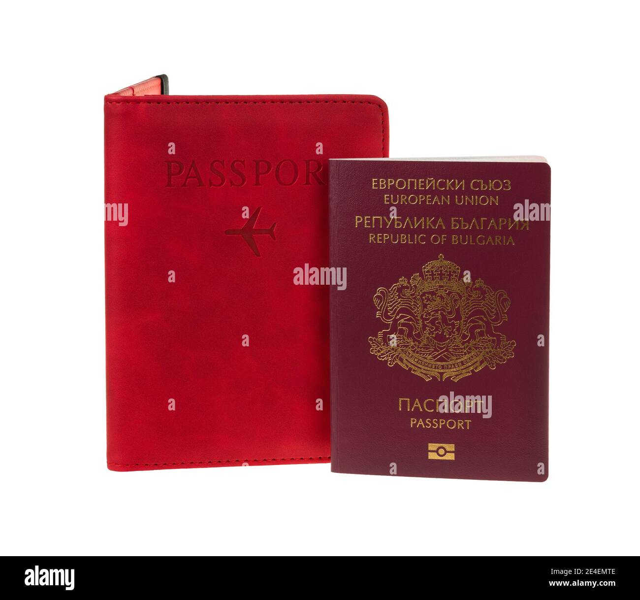 Passeport bulgare et couverture rouge isolée sur fond blanc. République de Bulgarie, passeport de l'Union européenne. Banque D'Images