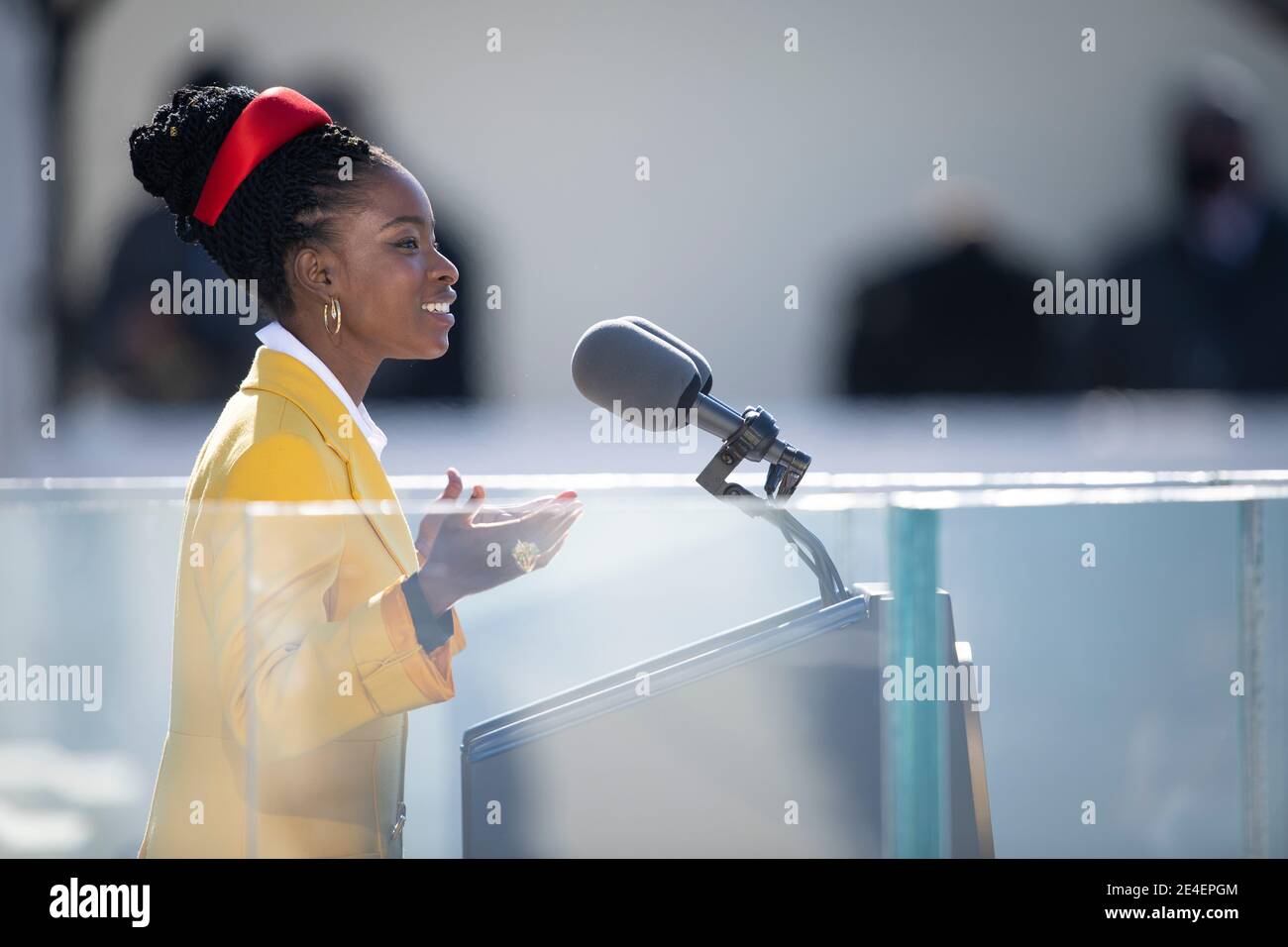 Washington, États-Unis d'Amérique. 20 janvier 2021. Amanda Gorman raconte son poème inaugural, The Hill We Climb, lors de la 59e cérémonie d'inauguration présidentielle au West Front of the U.S. Capitol le 20 janvier 2021 à Washington, DC Credit: Planetpix/Alay Live News Banque D'Images