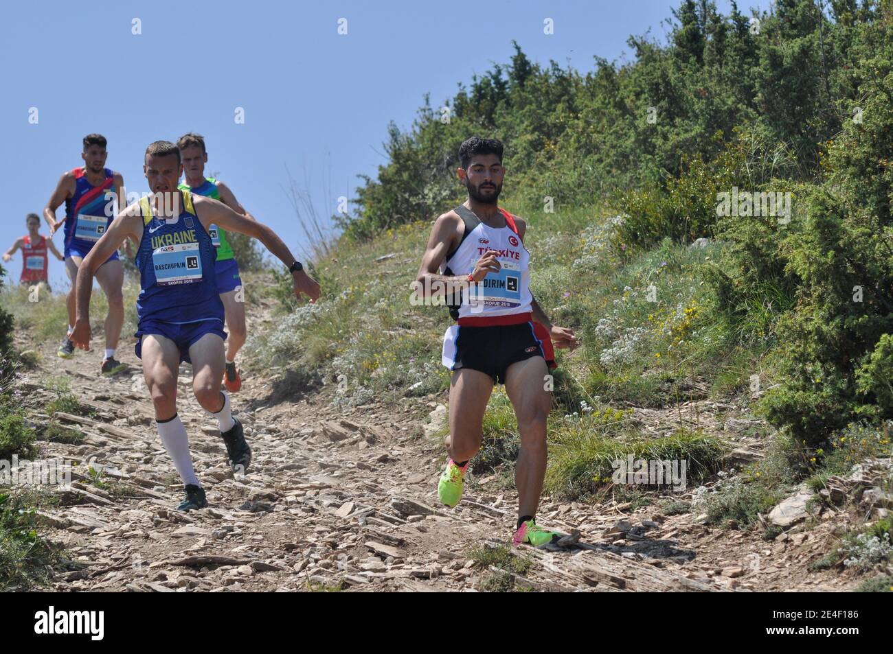 Skopje, Macédoine, juillet 01 2018. 17e Championnat européen de course de montagne - Skopje 2018. Les concurrents courent le long des pistes du Mont Vodno. Banque D'Images