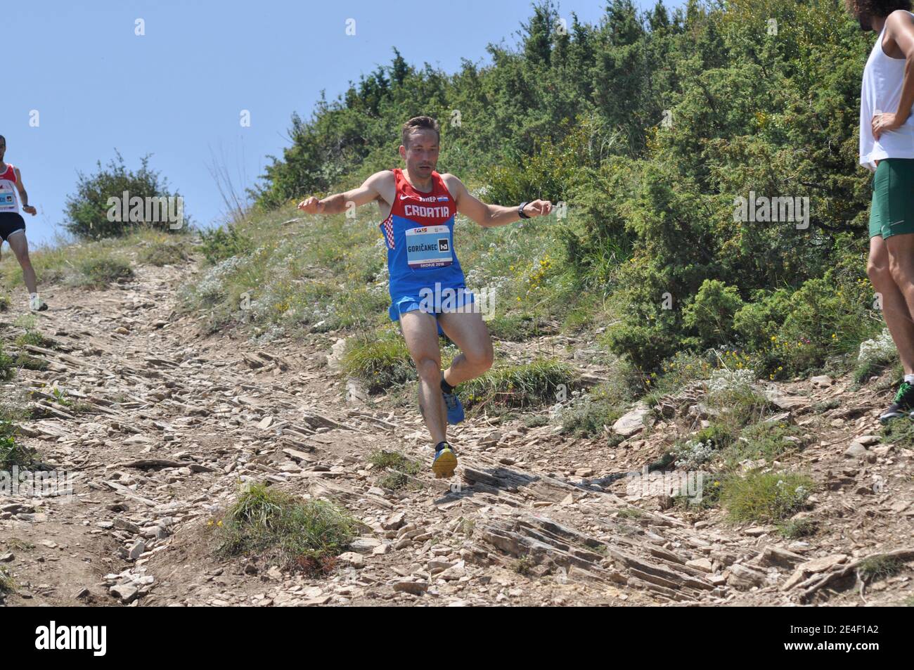 Skopje, Macédoine, juillet 01 2018. 17e Championnat européen de course de montagne - Skopje 2018. Les concurrents courent le long des pistes du Mont Vodno. Banque D'Images