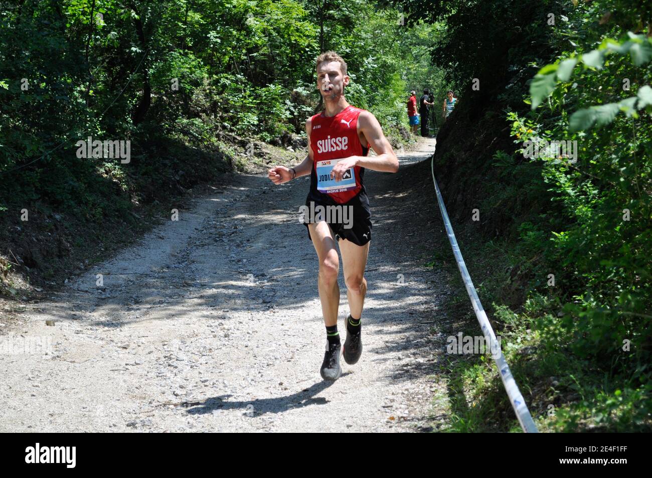 Skopje, Macédoine, juillet 01 2018. 17e Championnat européen de course de montagne - Skopje 2018. Les concurrents courent le long des pistes du Mont Vodno. Banque D'Images