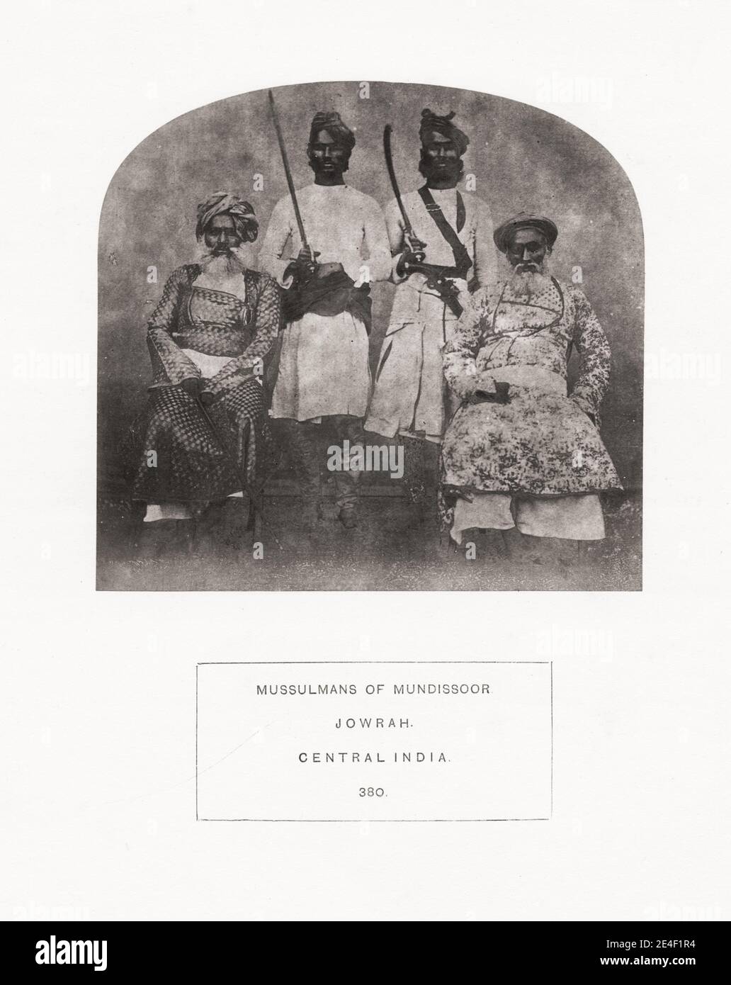 Photographie du XIXe siècle: Le peuple de l'Inde: Une série d'illustrations photographiques, avec typographie descriptive, des races et tribus de l'Hindustan - publié dans les années 1860 sous l'ordre du Viceroy, Lord Canning - les Mussulmans de Mundissoor, Jowrah, Inde centrale. Banque D'Images
