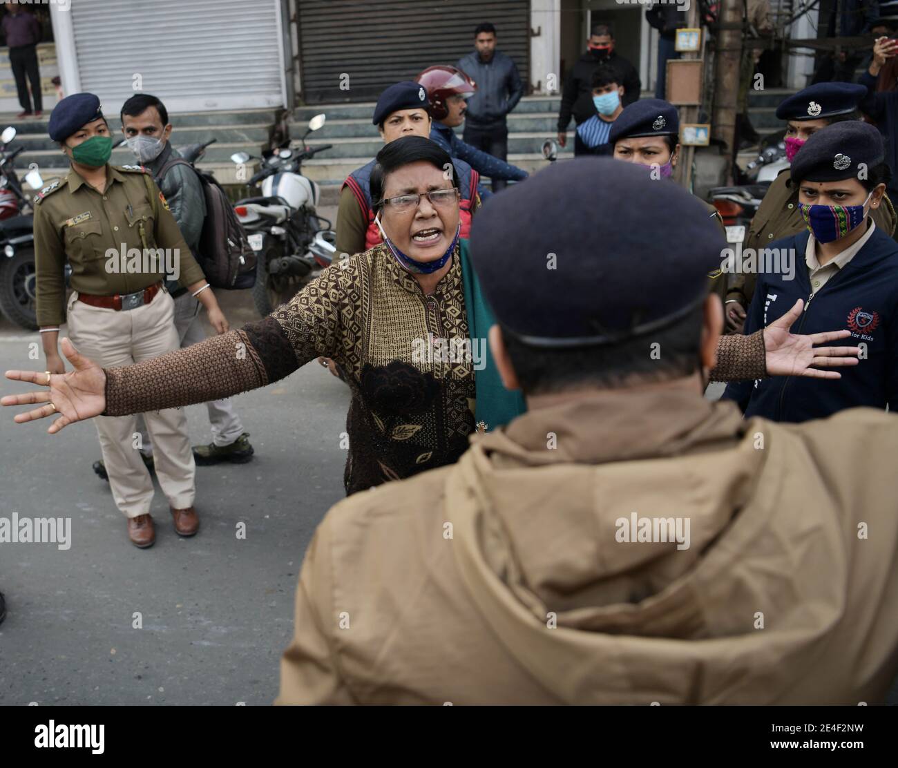 Les partisans du Congrès devant le siège du Congrès lors d'une manifestation contre l'attaque contre le président du PCC. Agartala, Tripura, Inde. Banque D'Images