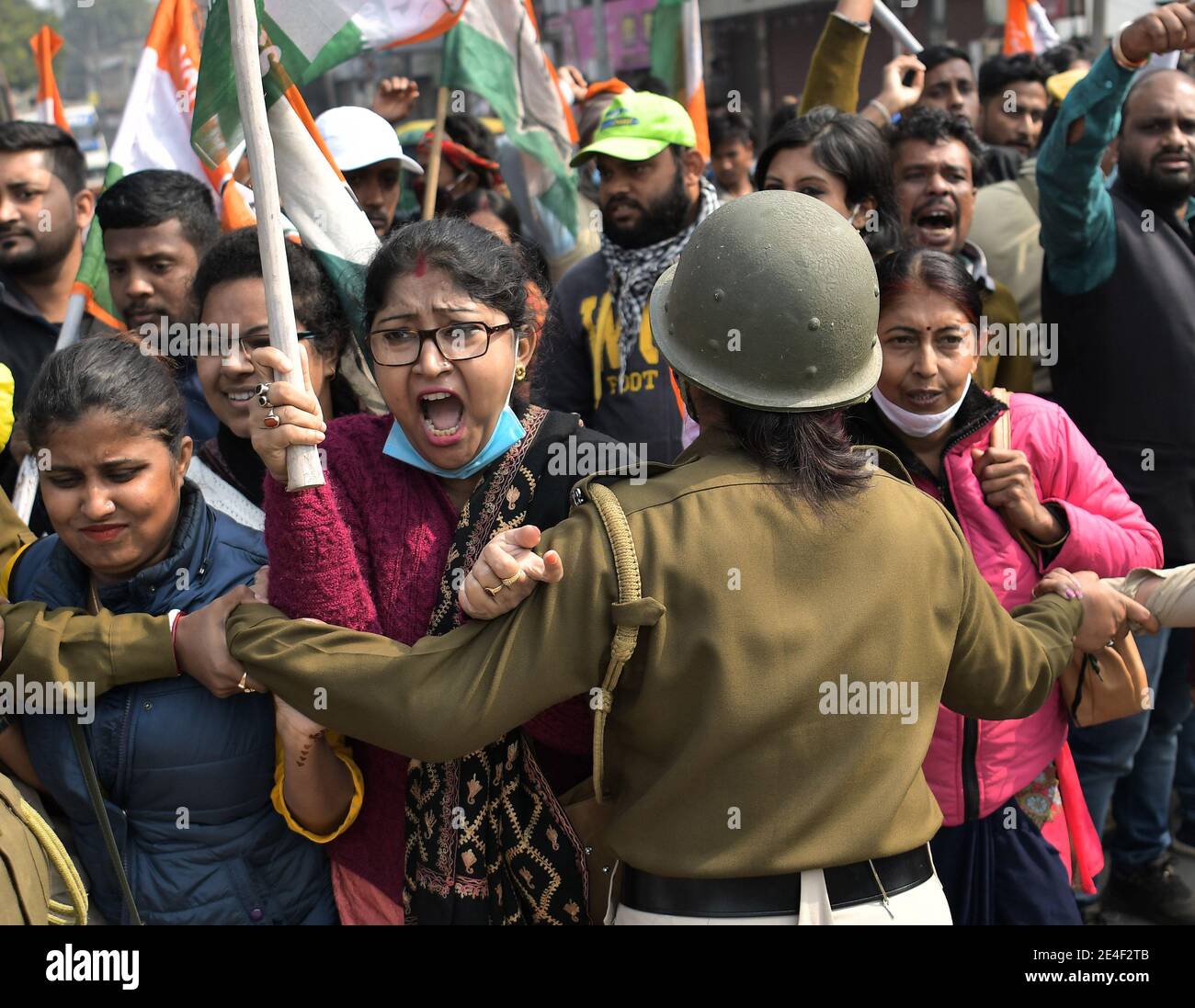 Les partisans du Congrès devant le siège du Congrès lors d'une manifestation contre l'attaque contre le président du PCC. Agartala, Tripura, Inde. Banque D'Images