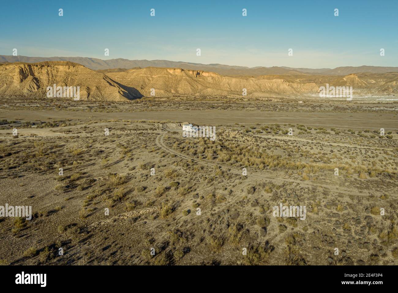 Offroad voiture de camping dans le désert de Tabernas Almeria Espagne aventure Voyager en europe Banque D'Images