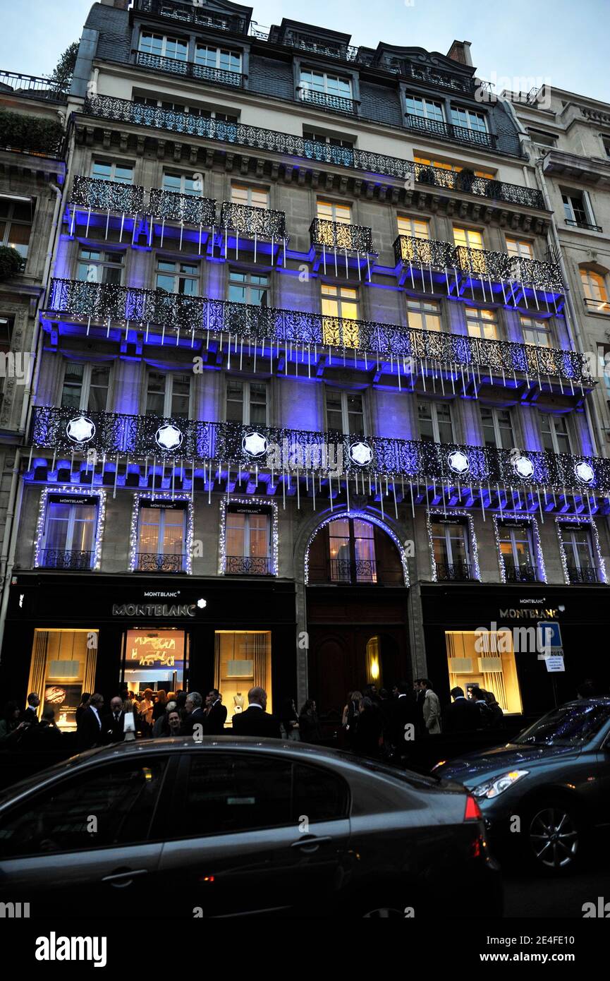 Atmosphère pendant le lancement de la boutique phare de Montblanc Paris - cocktail d'inauguration, à Paris, en France, le 1er octobre 2009. Photo de Christophe Guibbbaud/ABACAPRESS.COM Banque D'Images