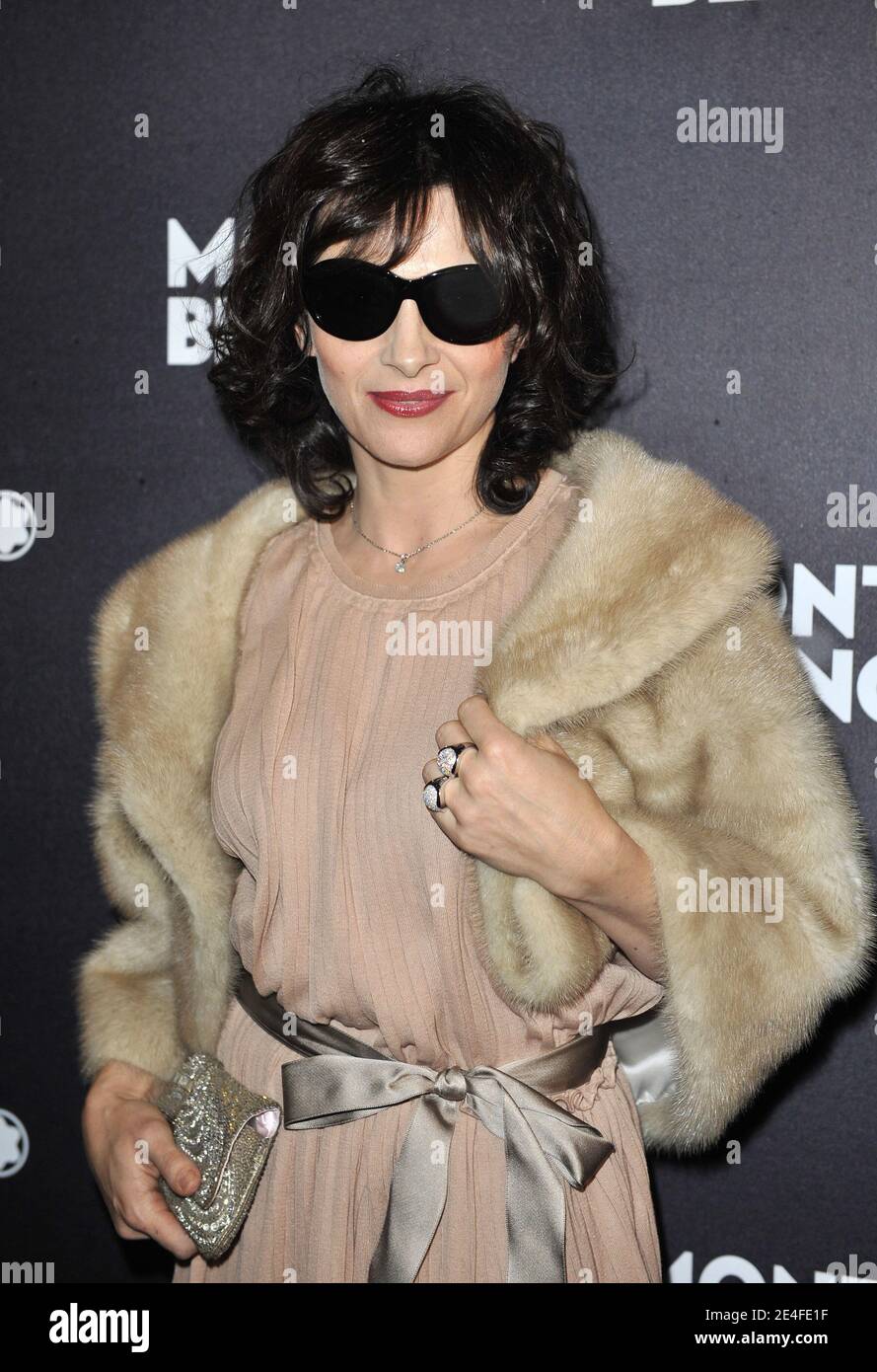 Juliette Binoche participe au cocktail d'inauguration de la boutique phare de Montblanc Paris, à Paris, en France, le 1er octobre 2009. Photo de Christophe Guibbbaud/ABACAPRESS.COM Banque D'Images