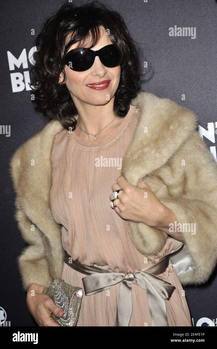Juliette Binoche participe au cocktail d'inauguration de la boutique phare de Montblanc Paris, à Paris, en France, le 1er octobre 2009. Photo de Christophe Guibbbaud/ABACAPRESS.COM Banque D'Images