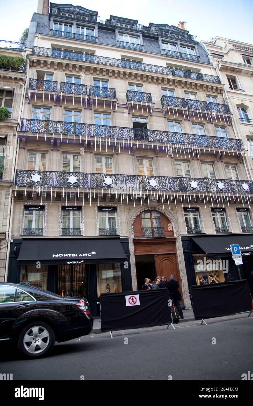 Atmosphère pendant le lancement de la boutique phare de Montblanc Paris - cocktail d'inauguration, à Paris, en France, le 1er octobre 2009. Photo par Olivier Vigerie/ABACAPRESS.COM Banque D'Images