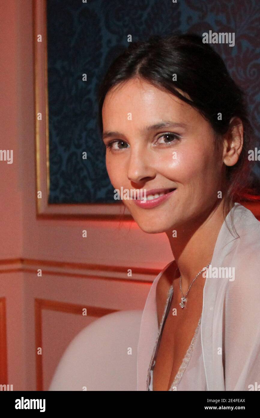 Virginie Ledoyen participe à la fête du cocktail d'inauguration de la Boutique phare de Montblanc Paris, le 1er octobre 2009, à Paris, en France. Photo par Olivier Vigerie/ABACAPRESS.COM Banque D'Images