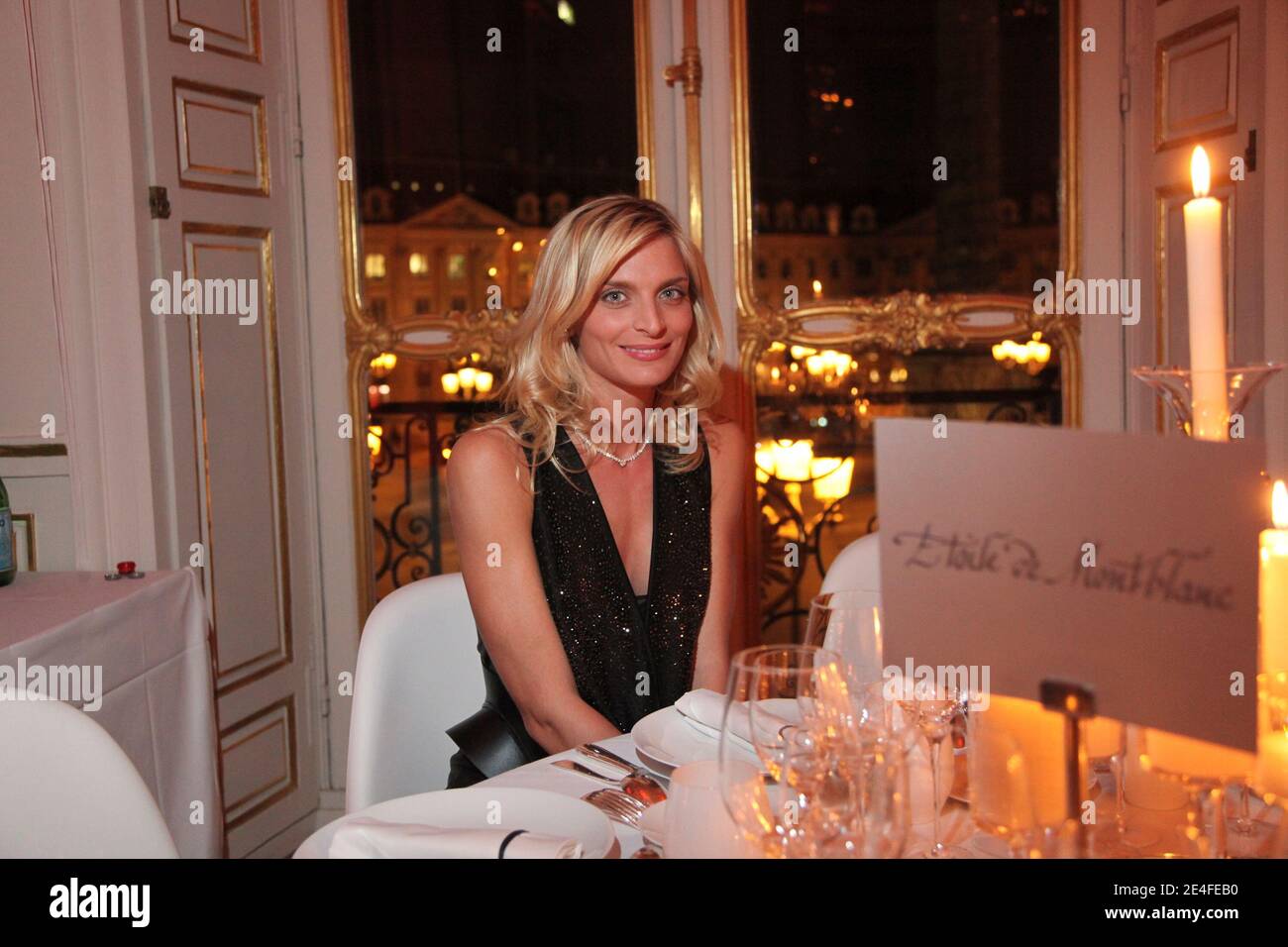 Sara Marchal participe à la fête du cocktail d'inauguration de la Boutique phare de Montblanc Paris, le 1er octobre 2009, à Paris, en France. Photo par Olivier Vigerie/ABACAPRESS.COM Banque D'Images