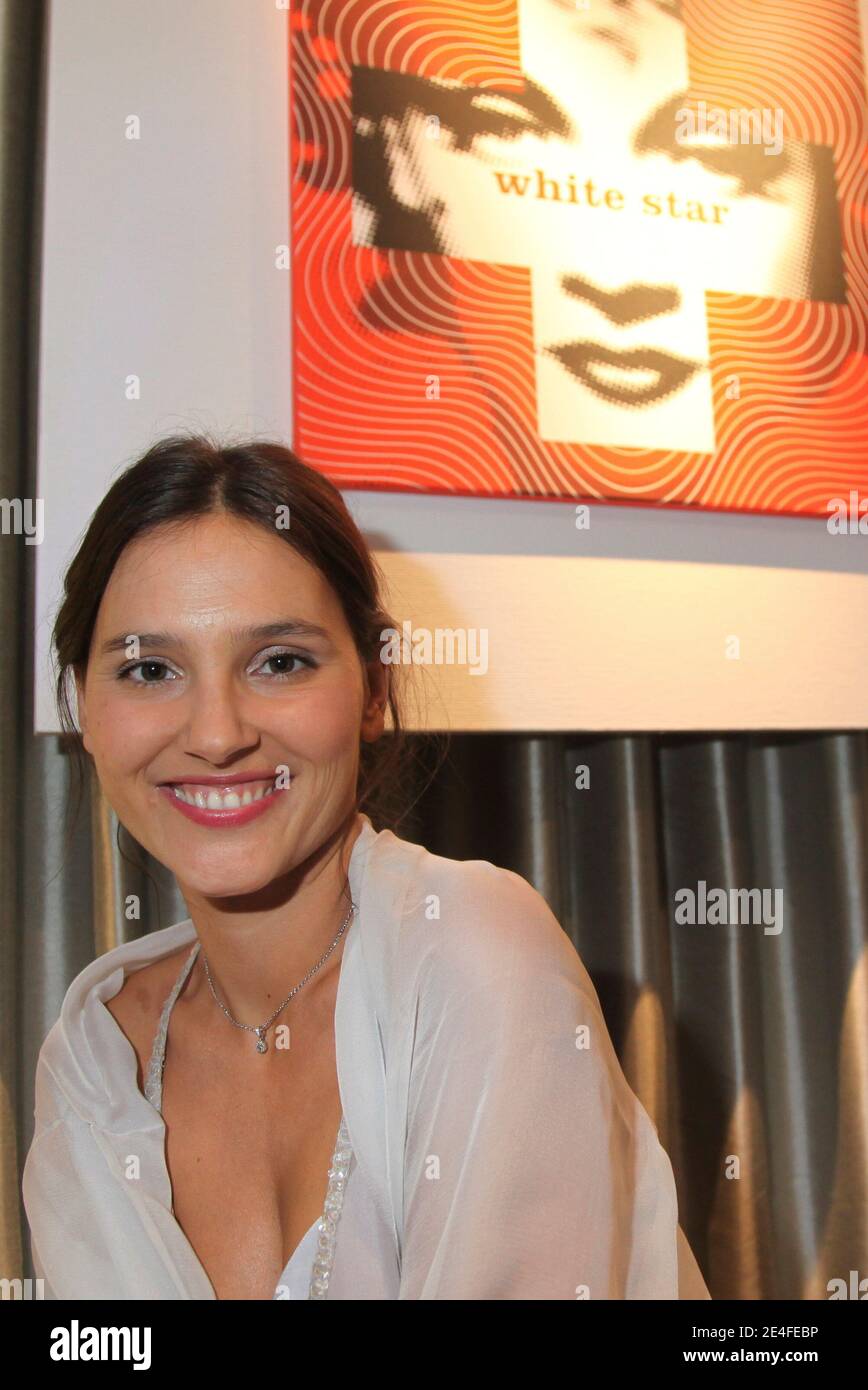 Virginie Ledoyen participe à la fête du cocktail d'inauguration de la Boutique phare de Montblanc Paris, le 1er octobre 2009, à Paris, en France. Photo par Olivier Vigerie/ABACAPRESS.COM Banque D'Images