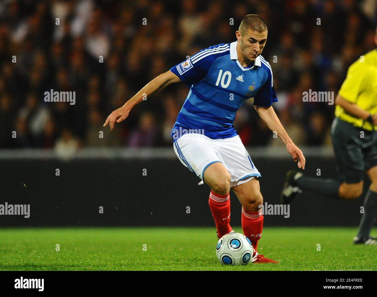 Karim Benzema de France pendant le match de football de qualification de coupe du monde 2010, France contre îles Féroé au stade Roudourou à Guingamp, France le 10 octobre 2009. La France a gagné 5-0. Photo de Steeve McMay/ABACAPRESS.COM Banque D'Images