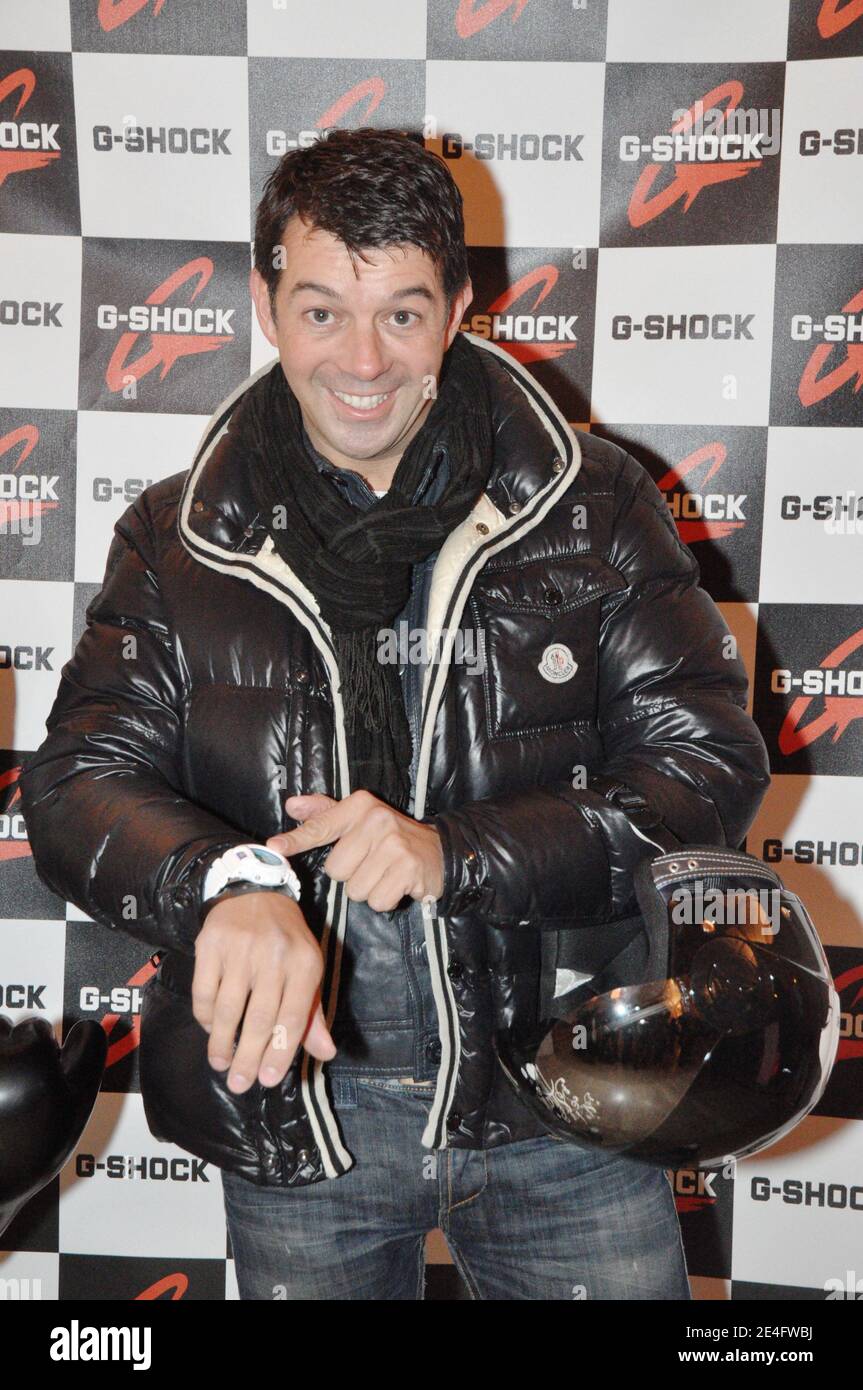 Stephane Plaza lors de la fête de Casio pour célébrer le 25e anniversaire  de la montre G-Shock, qui s'est tenue au Musée de l'Homme, à Paris, en  France, le 13 octobre 2009.