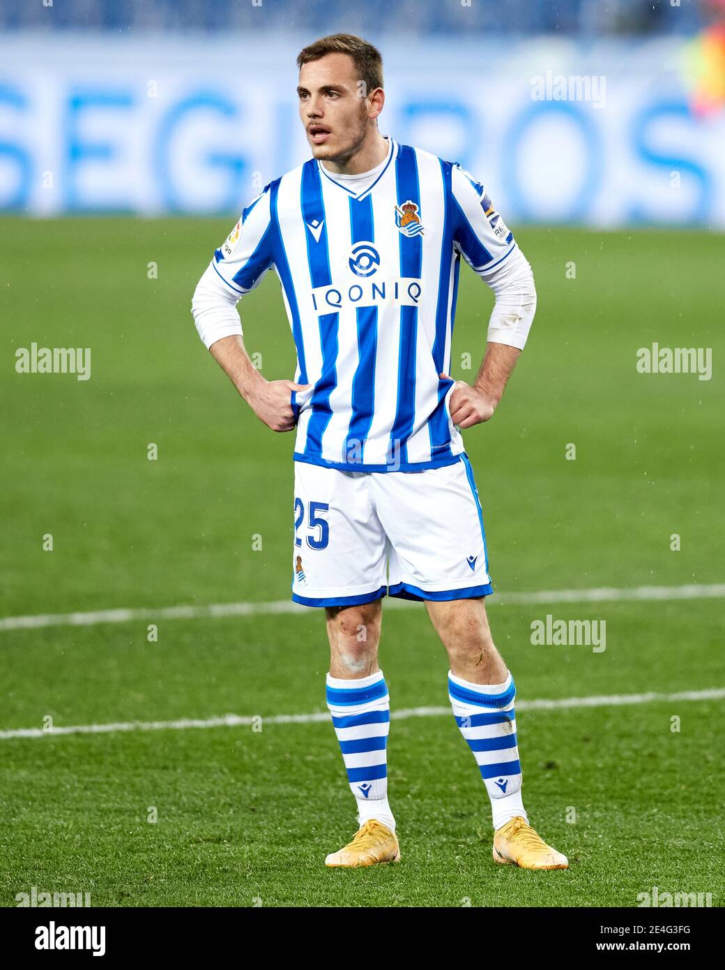 Saint-Sébastien, Espagne. 23 janvier 2021. Jon Bautista de Real Sociedad CF regarde pendant le match de la Liga entre Real Sociedad CF et Real Betis Balompie joué à Reale Arena. Crédit : ion Alcoba/Capturasport/Alay Live News Banque D'Images