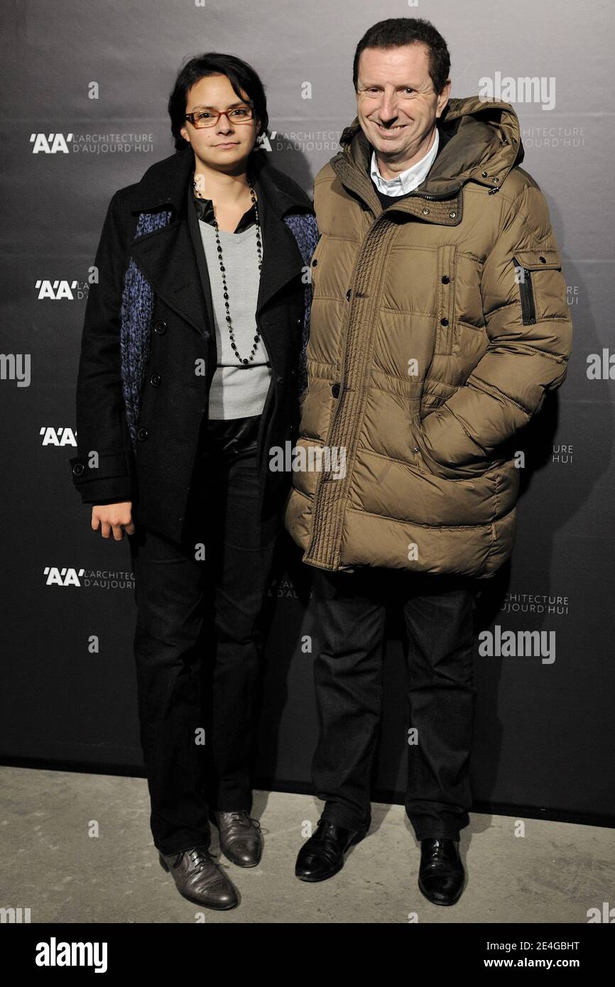 Pierre Botton et sa fille arrivent à la fête de renaissance du magazine français ''l'Architecture d'Aujourd'hui'' au Grand Palais de Paris, France, le 05 novembre 2009. Photo de Nicolas Genin/ABACAPRESS.COM' Banque D'Images