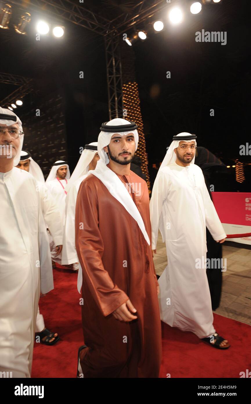 Le fils du dirigeant de Dubaï, Sheikh Majed Bin Mohammed Bin Rashid Al Maktoum, arrive pour la projection du film « Nine » à la soirée d'ouverture du 6e Festival international du film de Dubaï, à la station de Madinat Jumeriah, près de Dubaï, aux Émirats arabes Unis, le 9 décembre 2009. Photo par Ammar Abd Rabbo/ABACAPRESS.COM Banque D'Images