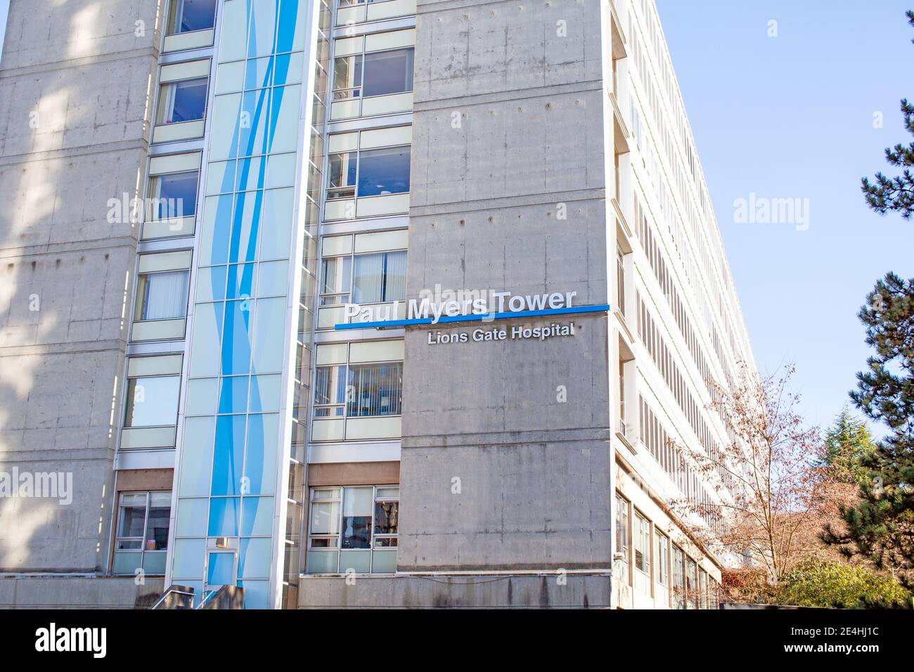 North Vancouver, Colombie-Britannique, Canada - 01-23-2021: La tour Paul Myers à l'hôpital Lions Gate, qui abrite la tour aiguë sud Banque D'Images
