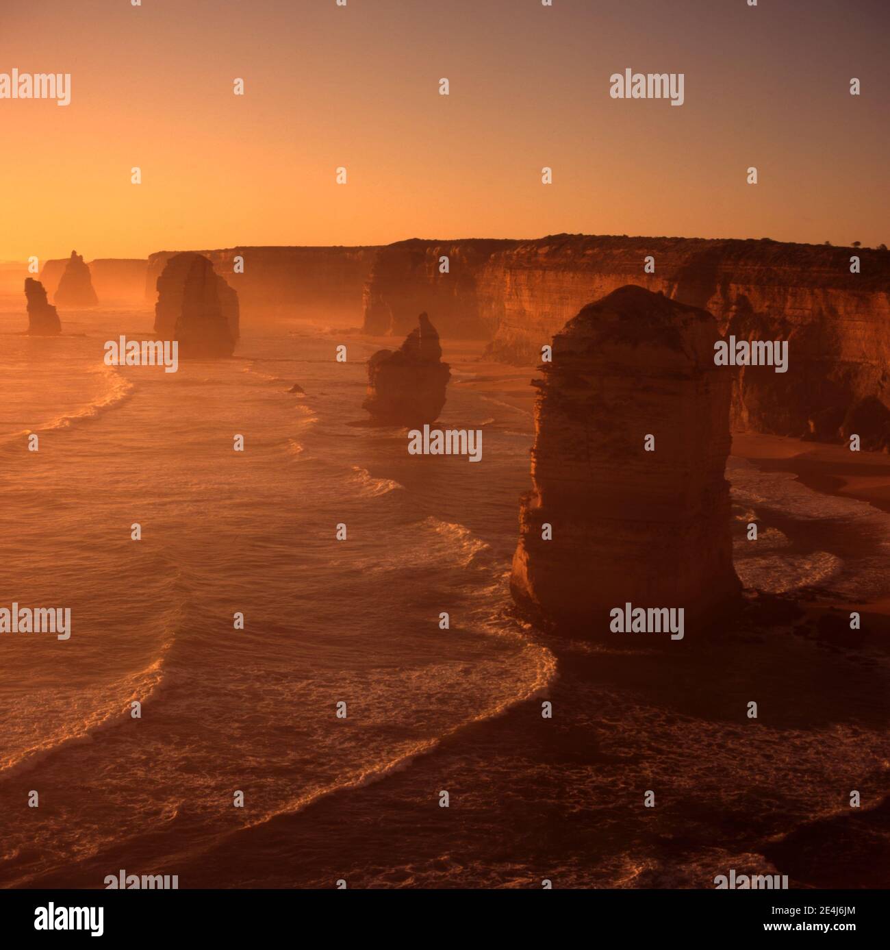 Vue le long du parc national de Port Campbell et des Douze Apôtres au coucher du soleil, Victoria, Australie Banque D'Images