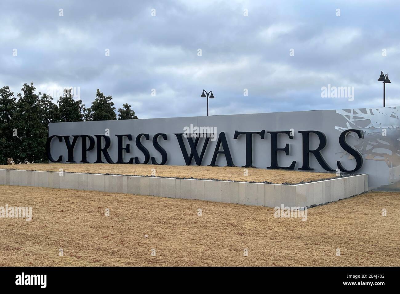 Un panneau de développement utilisé mixte Cypress Waters, vendredi 1er janvier 2021, à Coppell, Tex, Banque D'Images