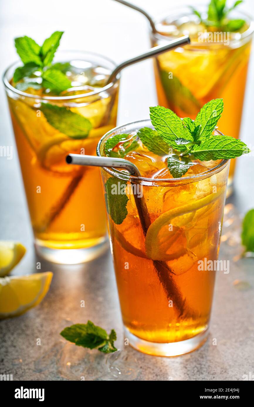 Thé glacé au citron et menthe Banque D'Images
