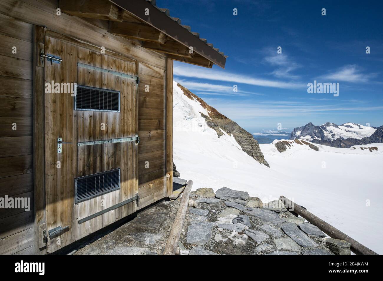 Bâtiments à la cabane Mönchsjoch sous la montagne Mönch à L'Oberland bernois dans les Alpes suisses Banque D'Images