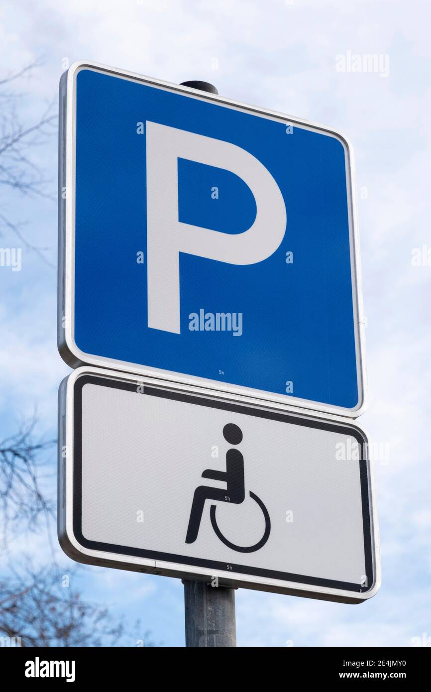 Panneau de stationnement pour handicapés, Allemagne Banque D'Images