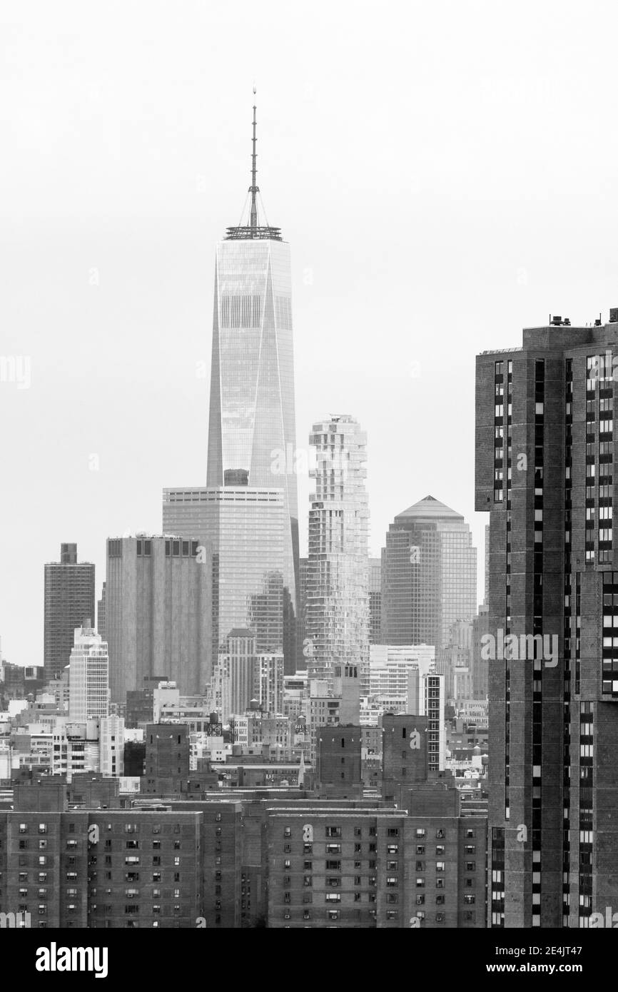 États-Unis, New York, New York City, Lower Manhattan Skyline avec One World Trade Center, BW Banque D'Images