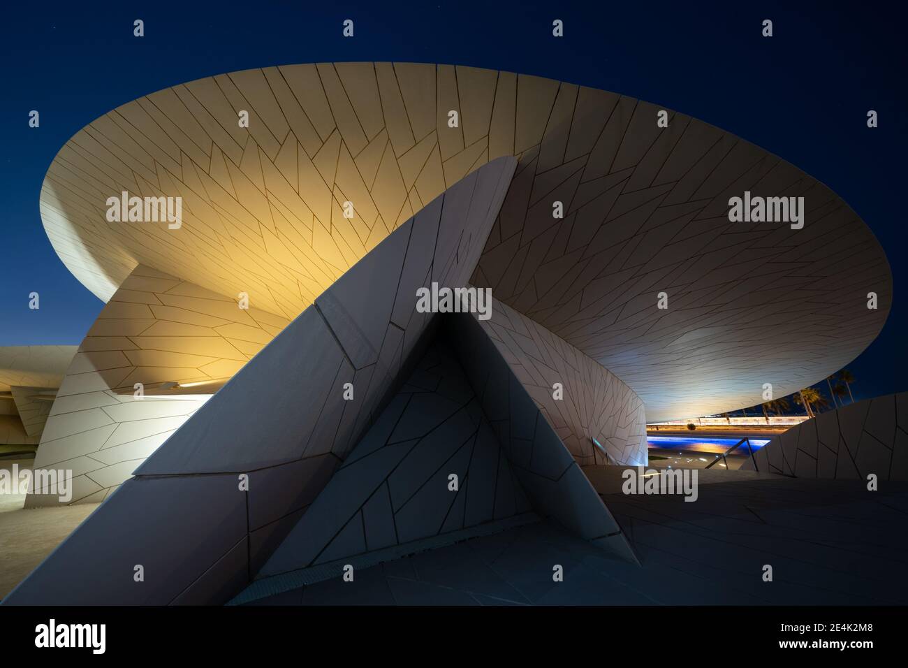 Bâtiment du Musée national du Qatar - conçu par un architecte français Jean nouvel et inspiré par la rose du désert local Banque D'Images