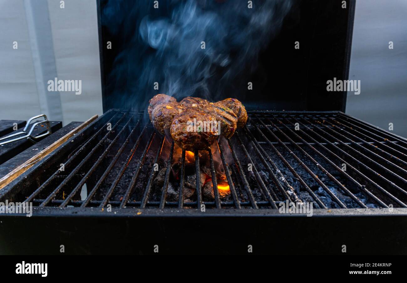 Barbecue fumer Banque de photographies et d'images à haute résolution -  Alamy