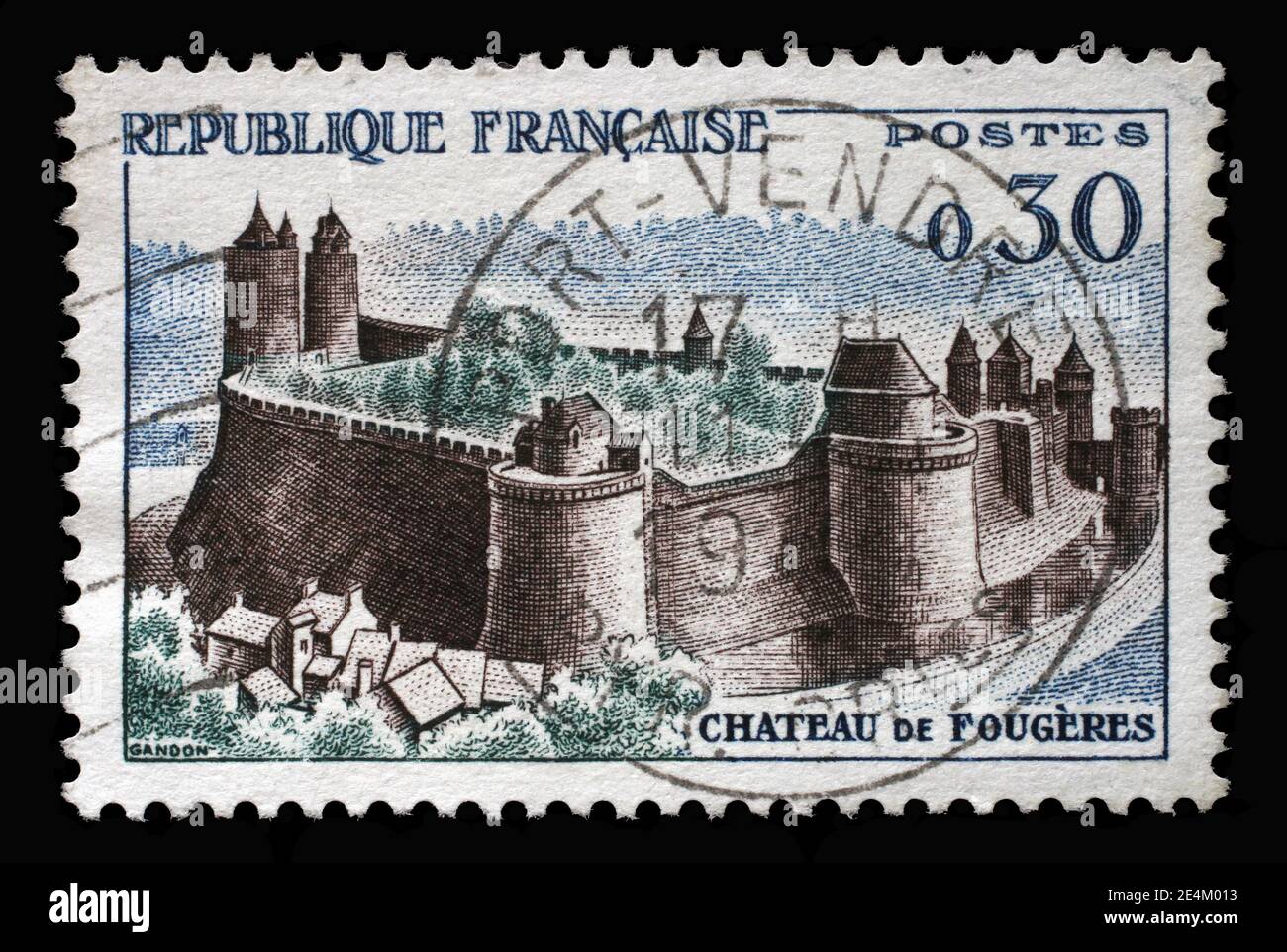 Le timbre imprimé en France montre le château de Fougères, série touristique, vers 1960 Banque D'Images
