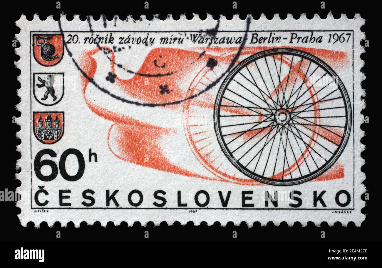 Timbre imprimé en Tchécoslovaquie montre la 20e course de vélo Varsovie-Berlin-Prague, vers 1967 Banque D'Images