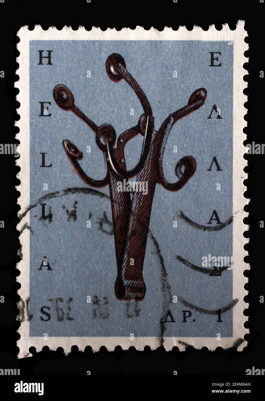 Timbre imprimé en Grèce montre Massia (instrument à percussion), l'art populaire grec, vers 1966 Banque D'Images