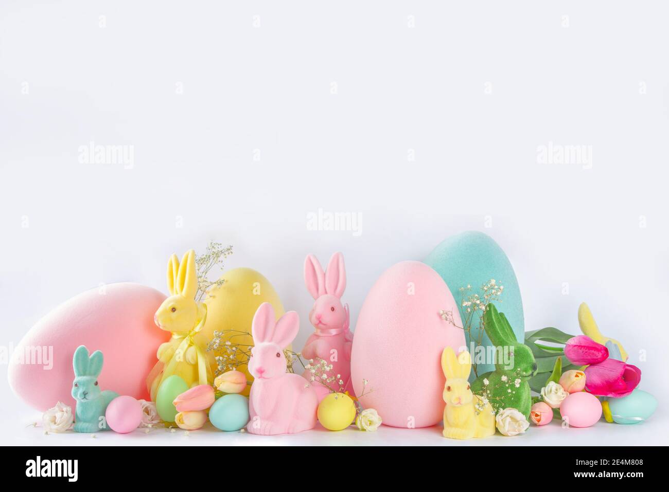Carte De Vœux Des Fetes De Paques Du Printemps Solde Historique De L Invitation Decorations De Paques Large Bordure Banniere Oeufs De Paques Colores Et Lapins De Lapin Avec Photo Stock Alamy
