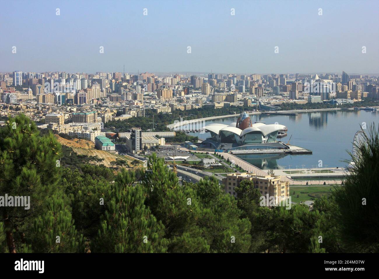 Azerbaïdjan. Bakou. 08/09/2018. Belle vue du parc de montagne à la ville de Bakou. Banque D'Images