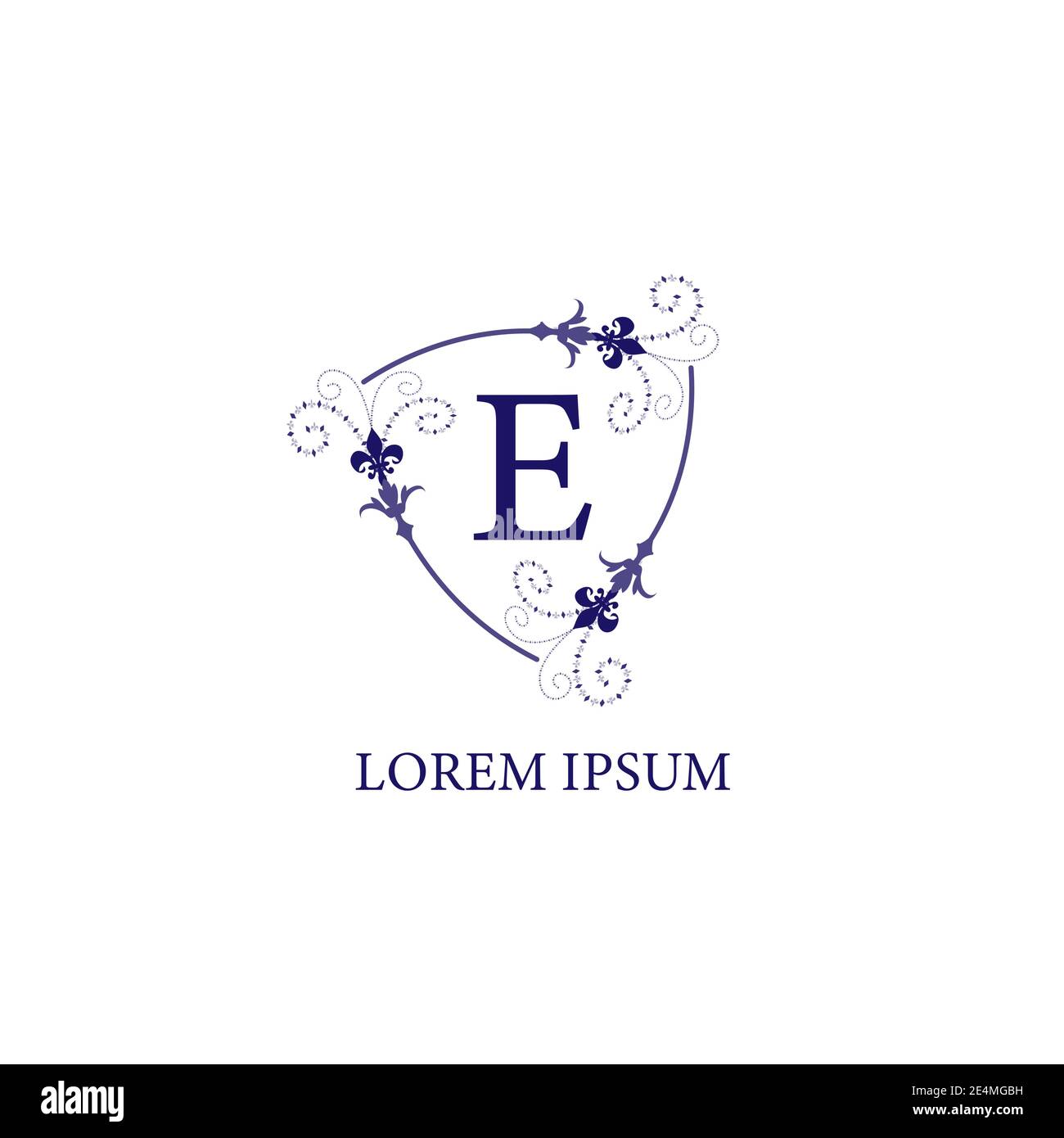 Un bouclier floral décoratif isolé sur fond blanc avec décoration Lily Flower. Modèle de logo initial de l'alphabet lettre E. Violet violet violet Colo Illustration de Vecteur
