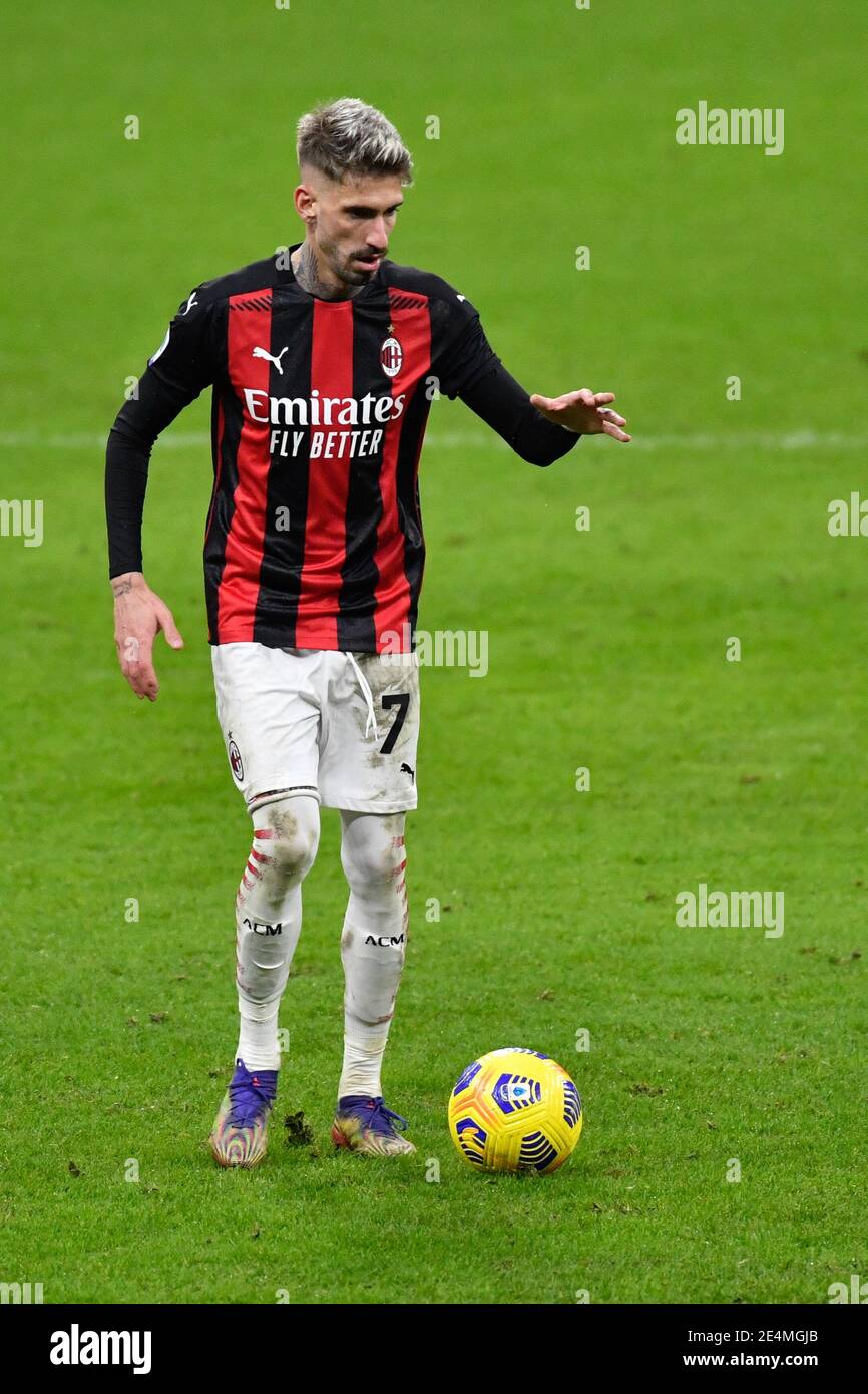 Milan Italie 23 Janvier 21 Samu Castillejo 7 De L Ac Milan Vu Dans La Serie Un Match Entre L Ac Milan Et Atalanta A San Siro A Milan Credit Photo Gonzales Photo Alamy