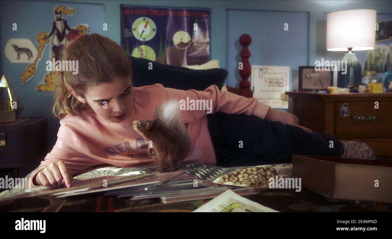 Flora & Ulysses est un film de comédie de super-héros familial américain réalisé par Lena Khan à partir d'un scénario de Brad Copeland et basé sur le roman pour enfants du même nom de Kate DiCamillo. Il est l'étoile de Matilda Lawler, Alyson Hannigan, Ben Schwartz, Anna Deveare Smith, Danny Pudi, Benjamin Evan Ainsworth, Janeane Garofalo et Kate Micucci. Cette photographie est à usage éditorial exclusif et est le droit d'auteur de la compagnie de film et/ou le photographe assigné par la compagnie de film ou de production et ne peut être reproduite que par des publications en conjonction avec la promotion du film ci-dessus. A Manda Banque D'Images