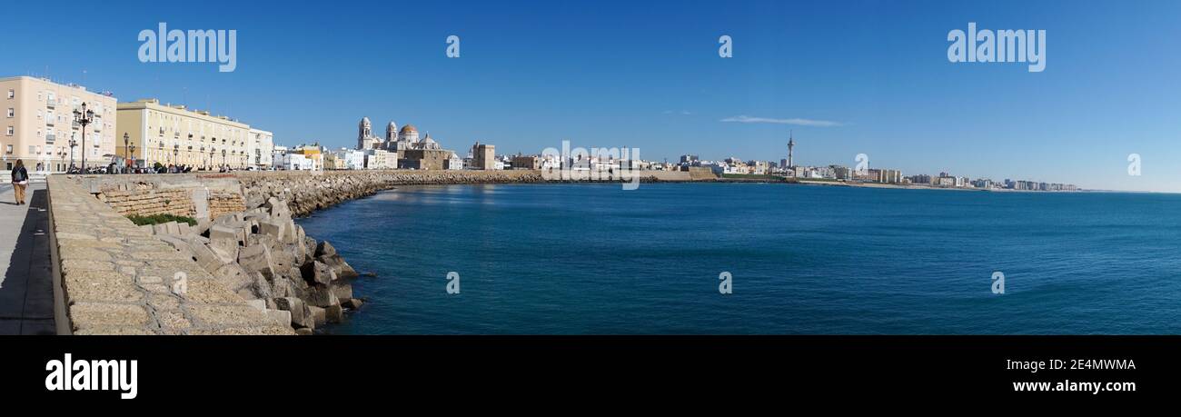 Cadix, Espagne - 16 janvier 2021 : vue panoramique sur le centre-ville historique de Cadix Banque D'Images
