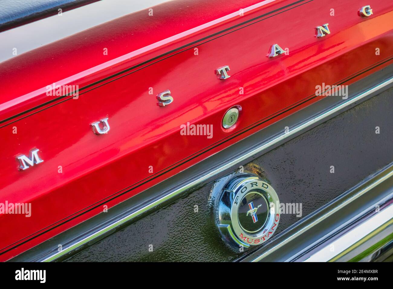 Gros plan sur le logo de la Ford Mustang Stallion des années 1970 Banque D'Images