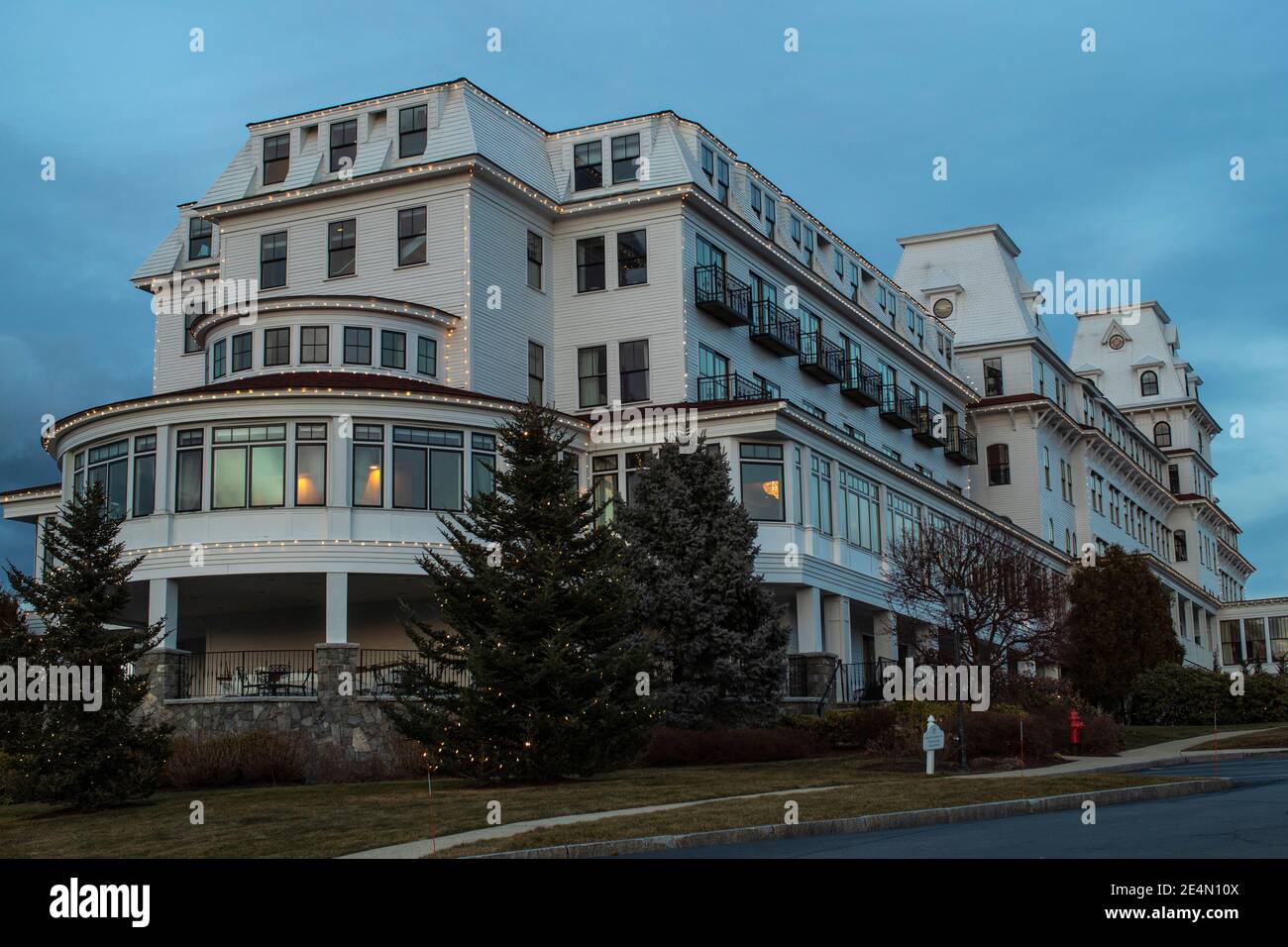 C'est un grand hôtel historique avec vue sur l'océan à New Castle, New Hampshire. Géré par Ocean Properties et Marriott Hotel & Spa. Situé sur Little Har Banque D'Images