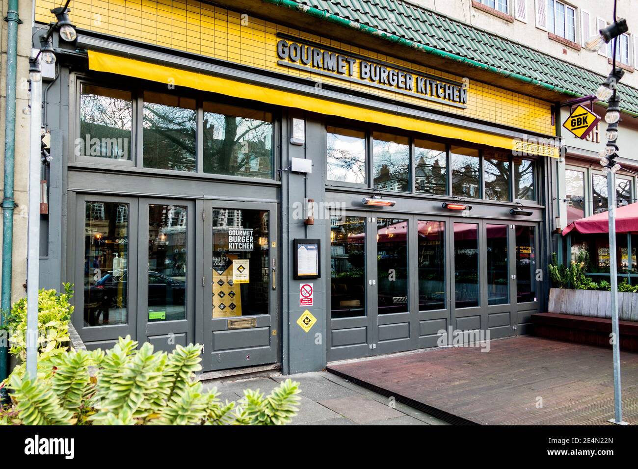 Gourmet Burgher Kitchen, un restaurant fermé en raison de restrictions d'enfermement 19, sur Haverstock Hill, Belsize Park, Londres. Propriété de Famous Brands. Banque D'Images