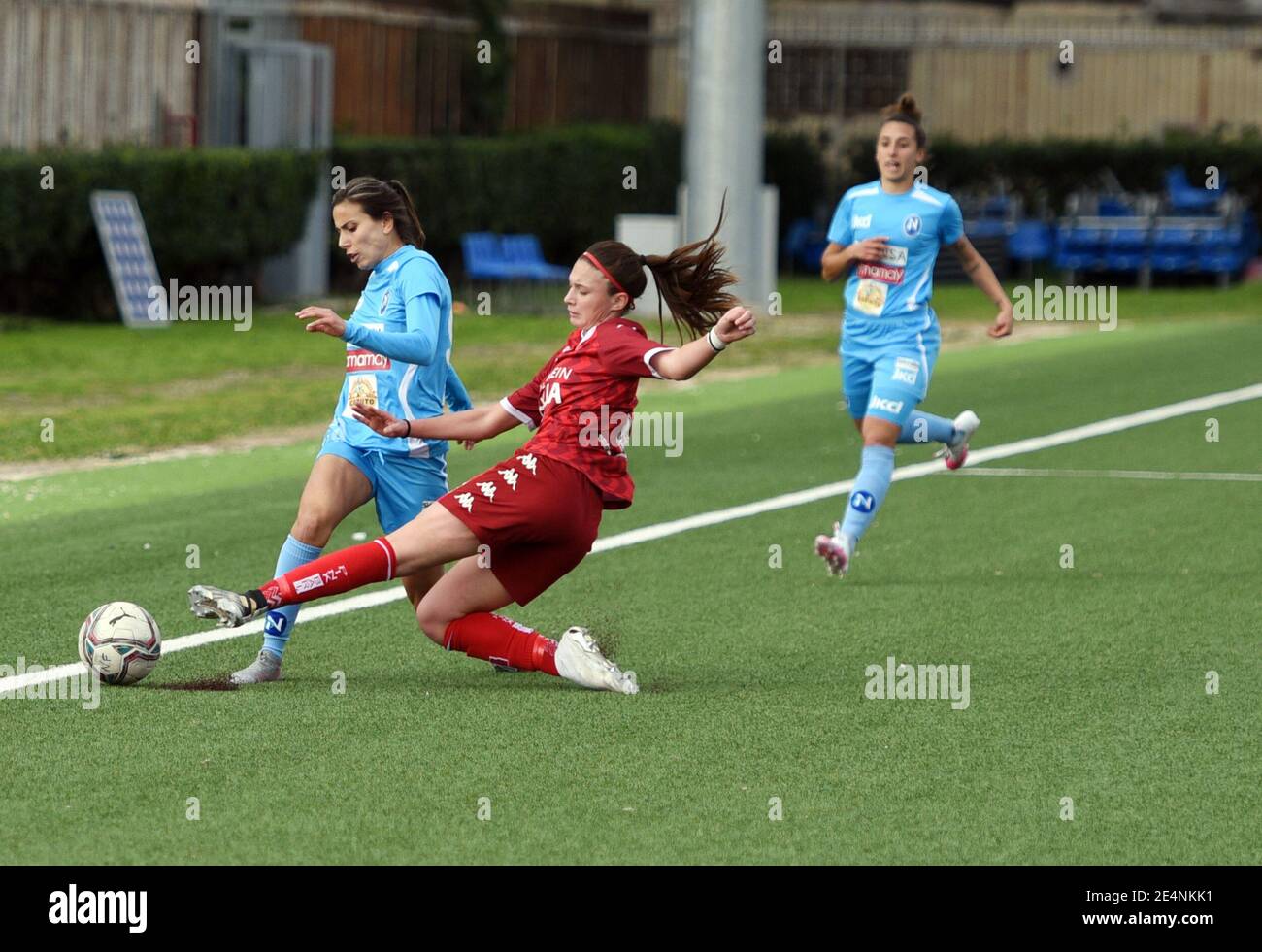 Italie. 23 janvier 2021. Evdokia Popadinova se battre pour le ballon pendant le match de Serie A Female, la femme italienne de football de la ligue au stade “Caduti di Brema” de Naples, sur le terrain Napoli vs Bari, Napoli a gagné le match 1-0. (Photo de Pasquale Gargano/Pacific Press/Sipa USA) crédit: SIPA USA/Alay Live News Banque D'Images