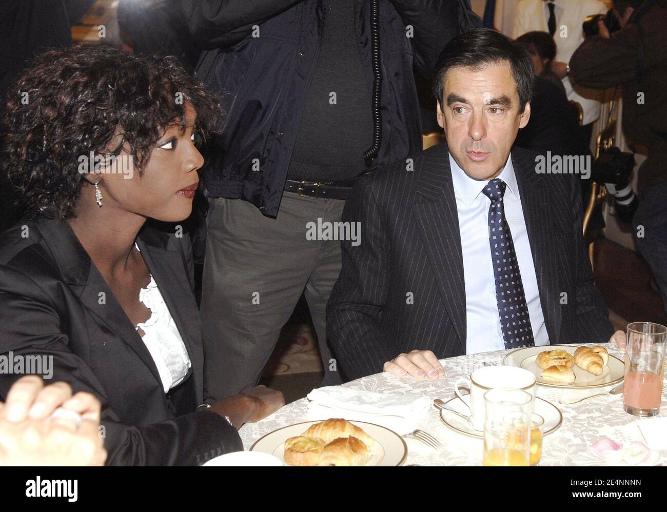 Rama Yade et François Fillon partagent le traditionnel premier petit déjeuner gouvernemental de l'année au ministre de l'intérieur à Paris, en France, le 3 janvier 2008. Photo de Gorassini-Nebinger/ABACAPRESS.COM Banque D'Images