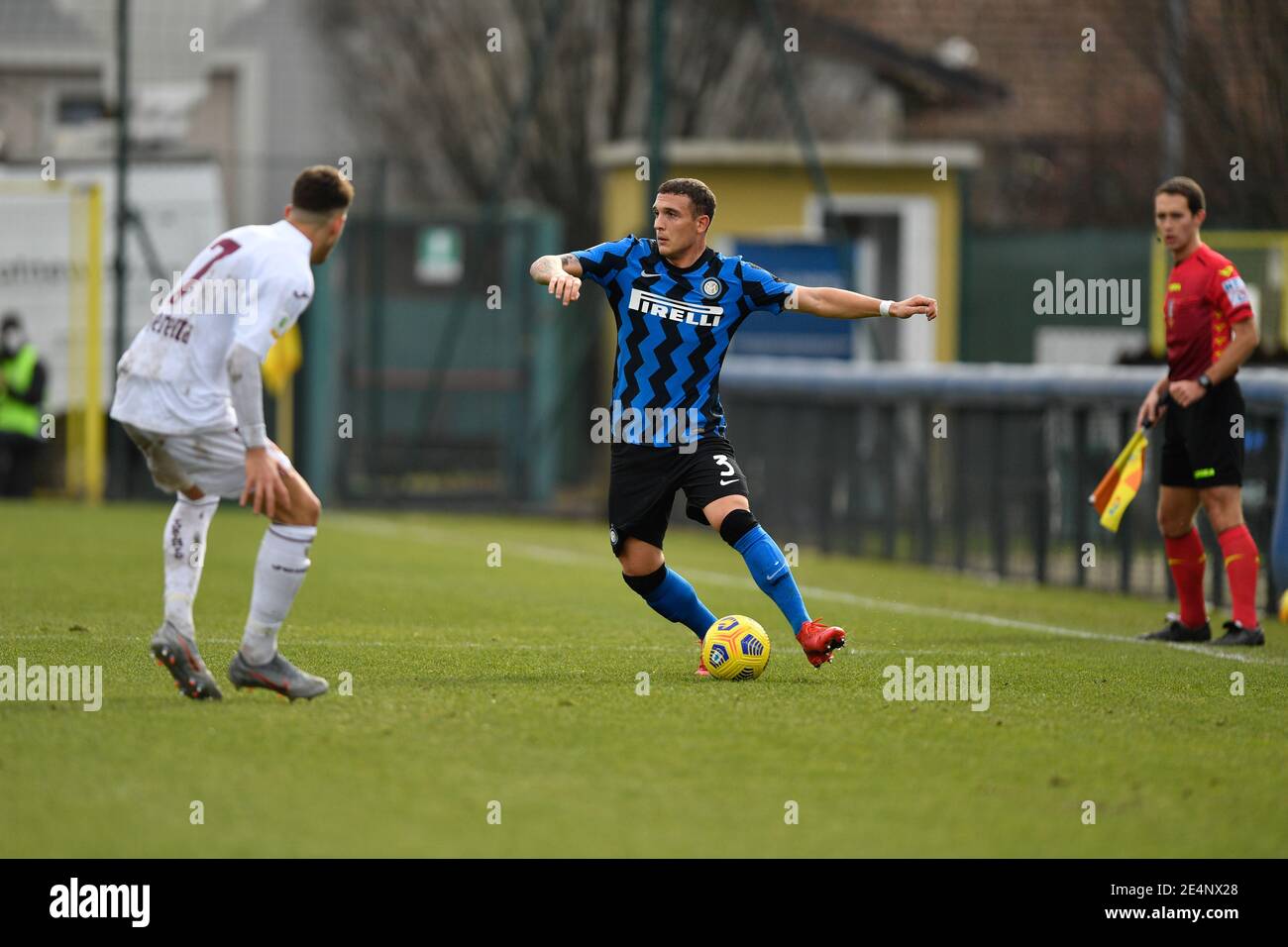 Milan, Italie. 24 janvier 2021. Christian DiMarco (3) de l'Inter U-19 vu pendant le match Campionato Primavera 1 entre Inter et Turin au Centre de développement de la jeunesse Suning, Milan. (Crédit photo : Gonzales photo/Alamy Live News Banque D'Images