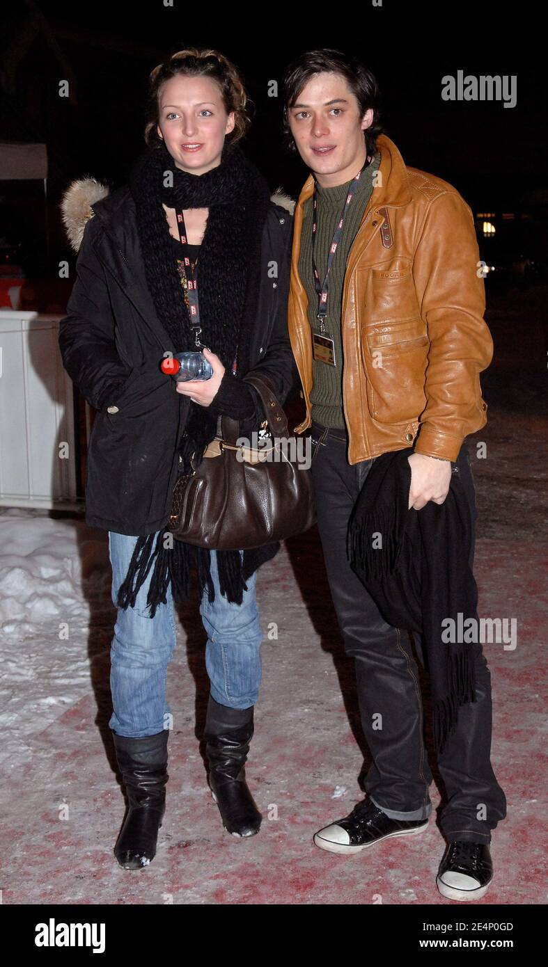 Aurélien Wiik et sa copine posent lors du 11ème Festival International du film Comedy à l'Alpe d'Huez, France, le 17 janvier 2008. Photo de Christophe Guibbbaud/ABACAPRESS.COM Banque D'Images
